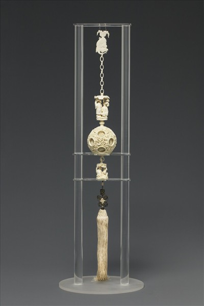 象牙雕鏤空人物套球