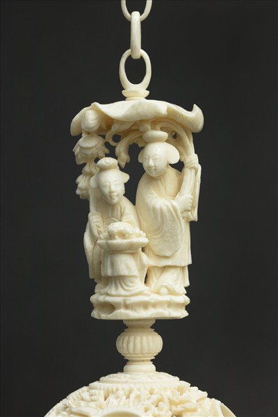 象牙雕鏤空人物套球