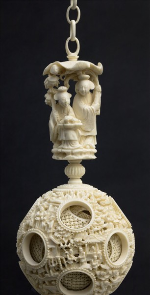 象牙雕鏤空人物套球