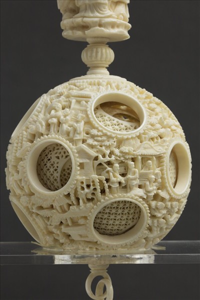 象牙雕鏤空人物套球