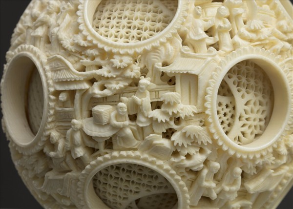 象牙雕鏤空人物套球