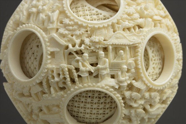 象牙雕鏤空人物套球