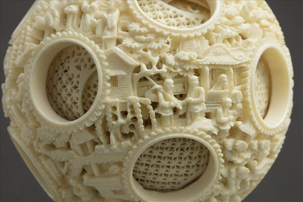 象牙雕鏤空人物套球