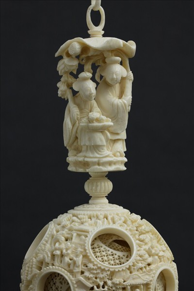 象牙雕鏤空人物套球