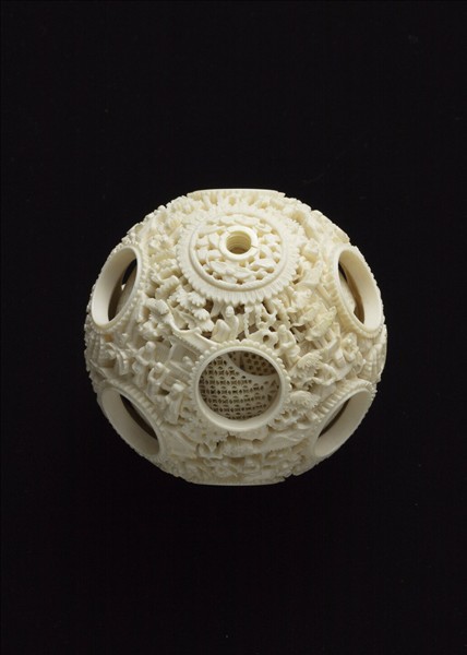 象牙雕鏤空人物套球