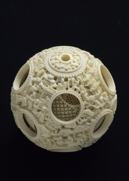 象牙雕鏤空人物套球