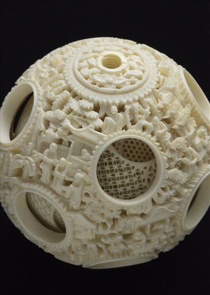 象牙雕鏤空人物套球