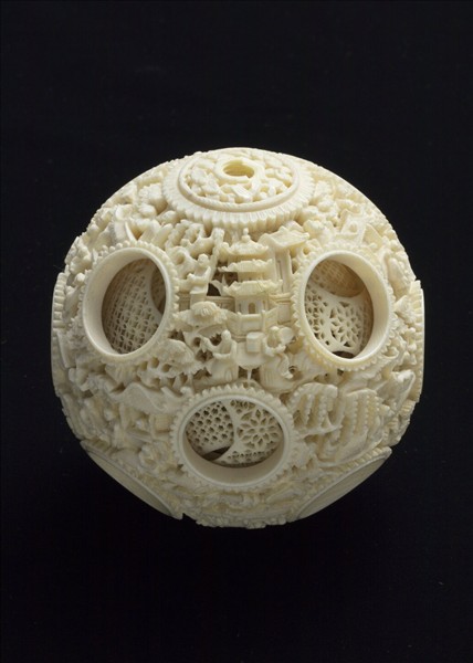 象牙雕鏤空人物套球