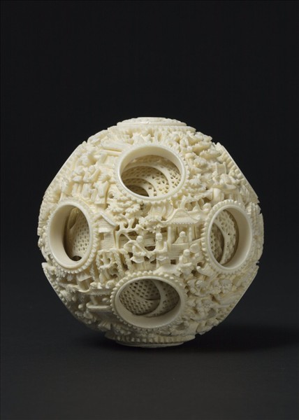 象牙雕鏤空人物套球