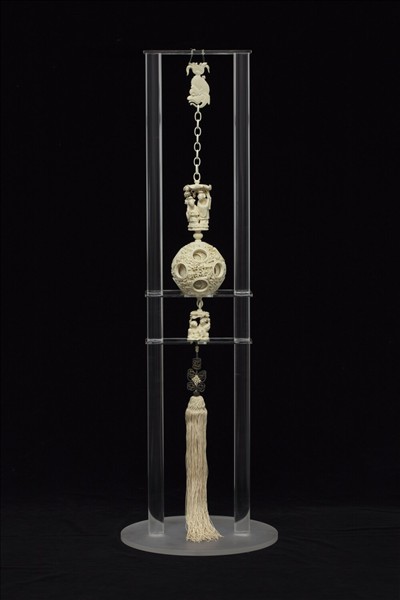 象牙雕鏤空人物套球