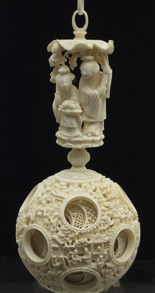 象牙雕鏤空人物套球