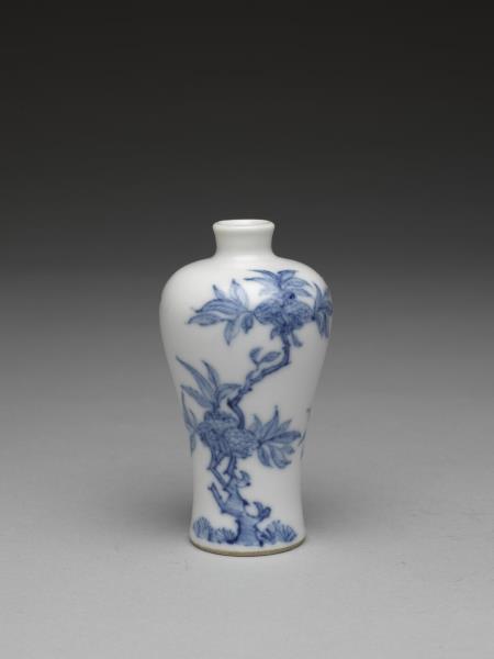青花花卉紋梅瓶