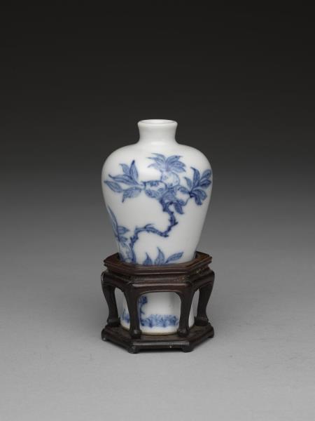 青花花卉紋梅瓶