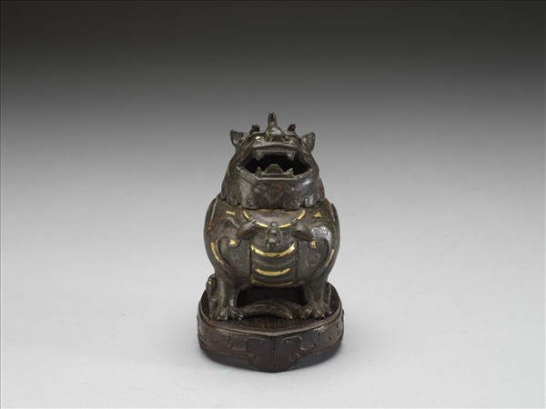 銅嵌金銀甪端爐