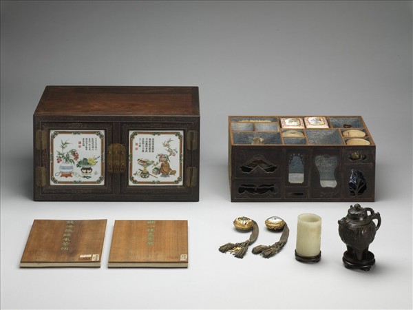 紫檀嵌彩瓷博古圖櫃(上櫃)