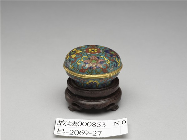 掐絲琺瑯番蓮紋盒