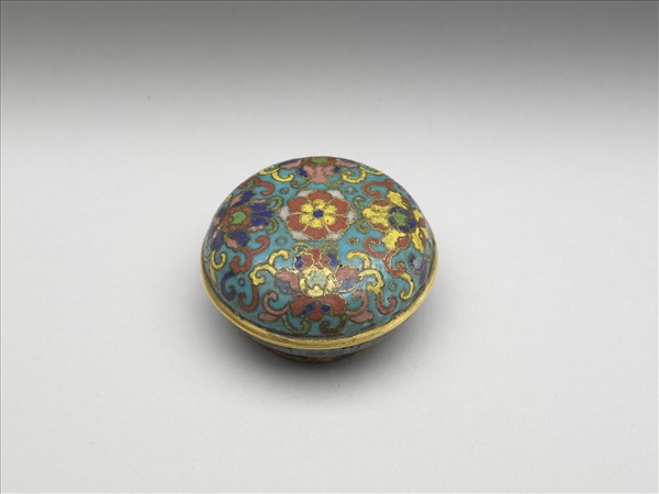 掐絲琺瑯番蓮紋盒