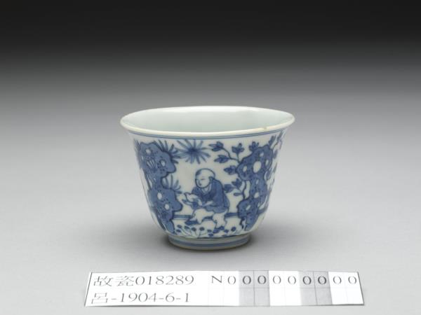 青花嬰戲圖杯