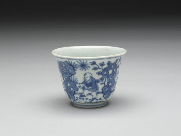 青花嬰戲圖杯