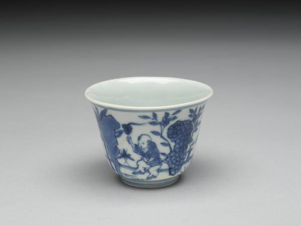青花嬰戲圖杯