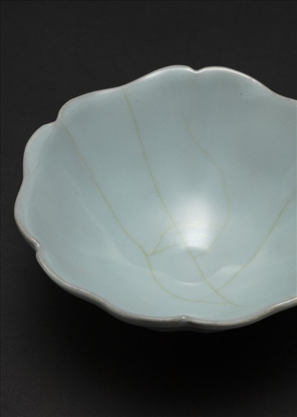 青瓷葵花式碗