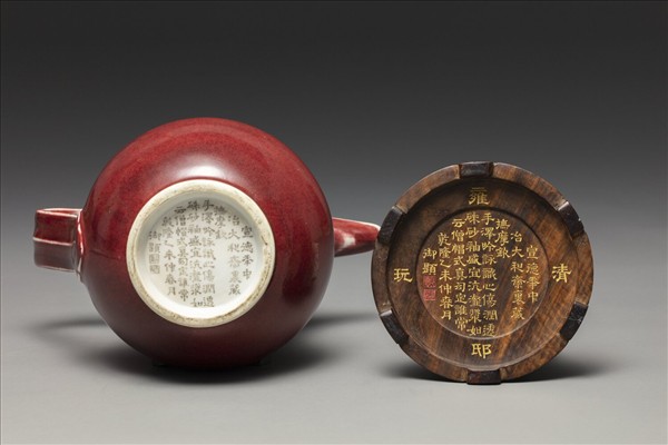 寶石紅釉僧帽壺