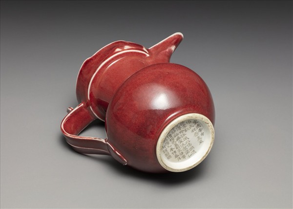 寶石紅釉僧帽壺