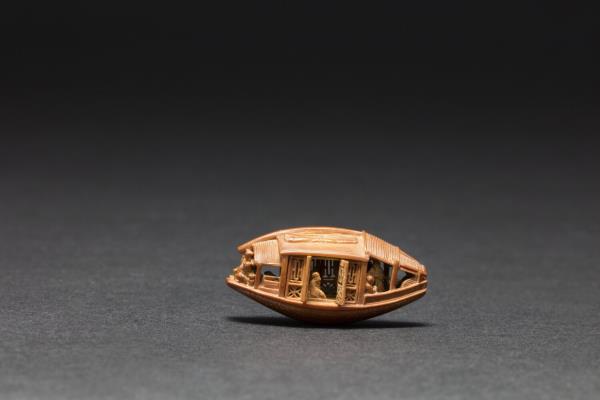 雕橄欖核舟（底刻「後赤壁賦」全文）