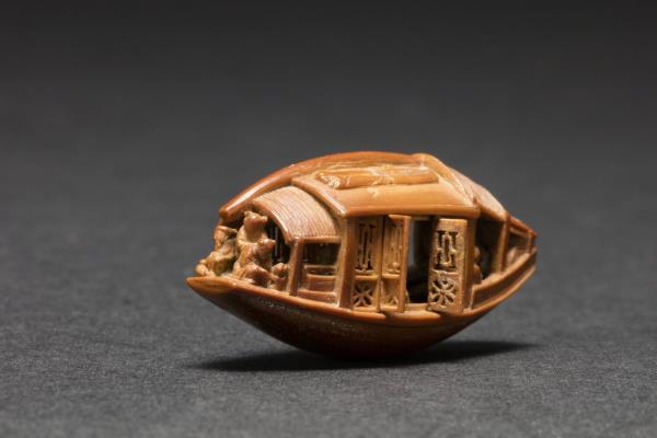 雕橄欖核舟（底刻「後赤壁賦」全文）