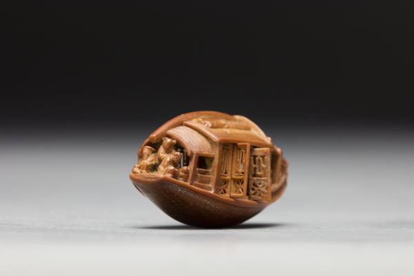 雕橄欖核舟（底刻「後赤壁賦」全文）