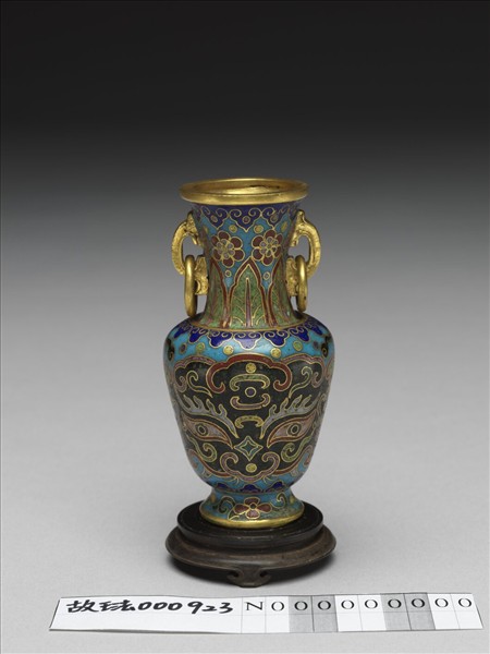 掐絲琺瑯獸面紋雙耳瓶