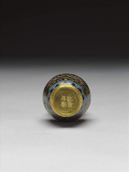 掐絲琺瑯獸面紋雙耳瓶