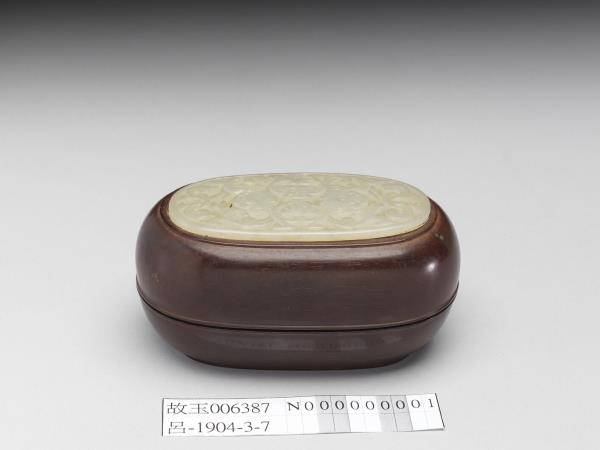 嵌玉橢圓形木盒