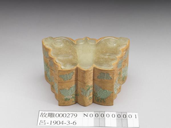 帶嵌玉蝴蝶式匣