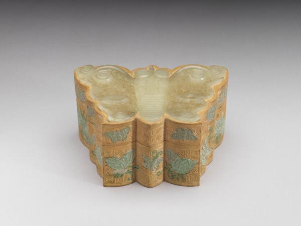 帶嵌玉蝴蝶式匣