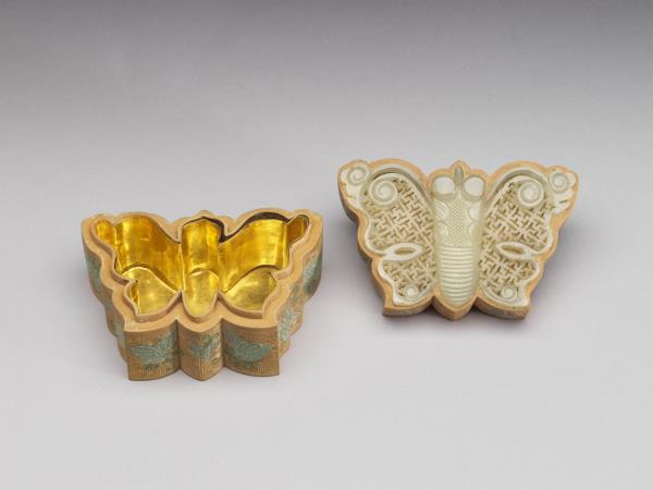 帶嵌玉蝴蝶式匣