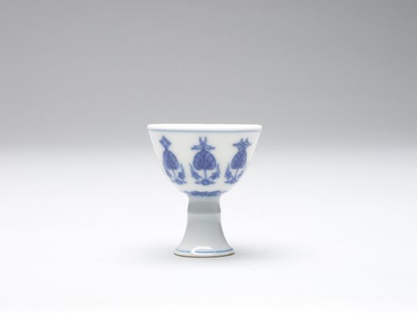 青花八寶高足杯