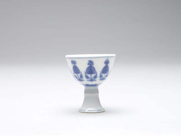 青花八寶高足杯