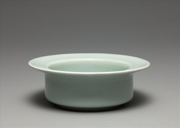 龍泉窯 青瓷折沿洗