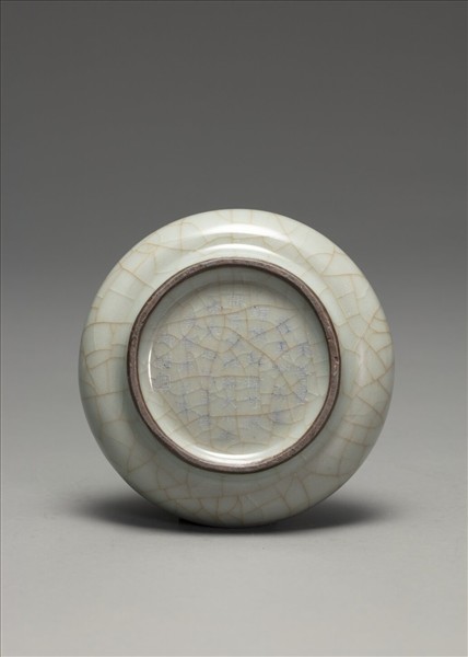 青瓷弦紋盤口瓶