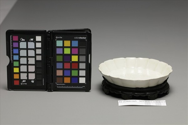 定窯 白瓷印花瑞獸紋花式洗