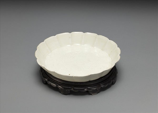 定窯 白瓷印花瑞獸紋花式洗