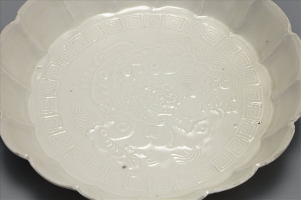 定窯 白瓷印花瑞獸紋花式洗