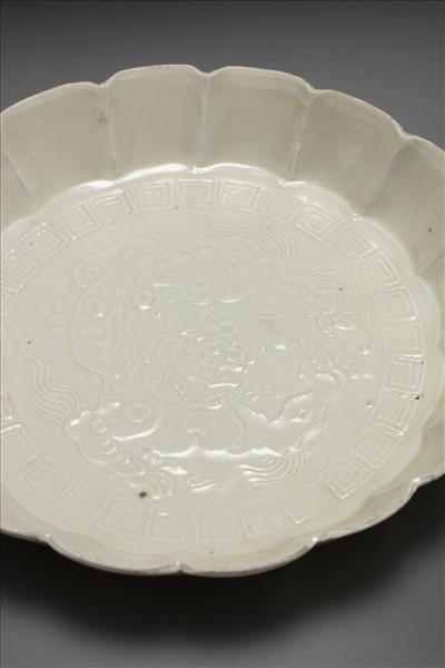 定窯 白瓷印花瑞獸紋花式洗