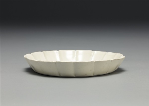 定窯 白瓷印花瑞獸紋花式洗