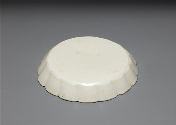 定窯 白瓷印花瑞獸紋花式洗