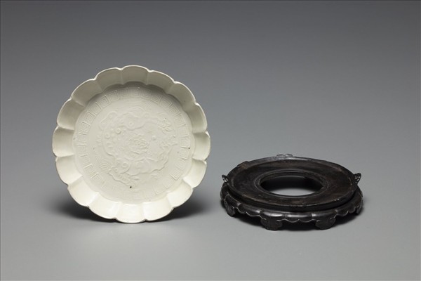 定窯 白瓷印花瑞獸紋花式洗