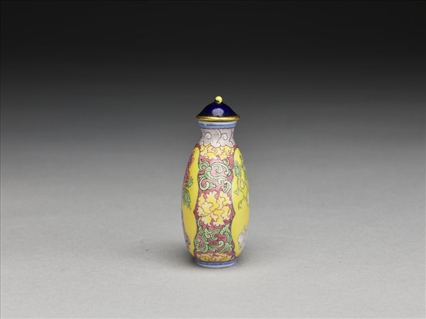 玻璃胎畫琺瑯花卉紋鼻煙壺