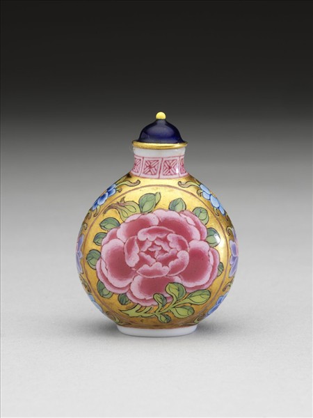 玻璃胎畫琺瑯金地花卉紋鼻煙壺