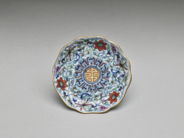 鬥彩花卉紋花口碟